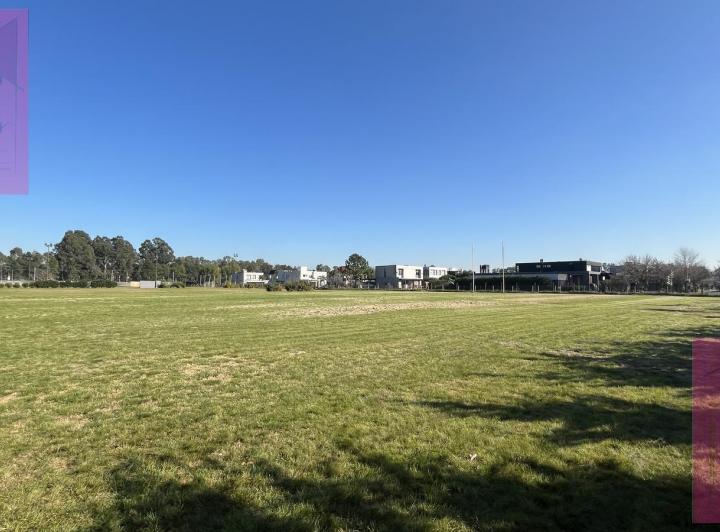 Terreno · 688m²