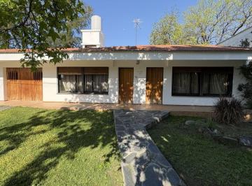 Casa · 261m² · 6 Ambientes · 1 Cochera · Casa en Venta con Gran Terreno, Pileta y Departamento Independiente | Villa Belgrano