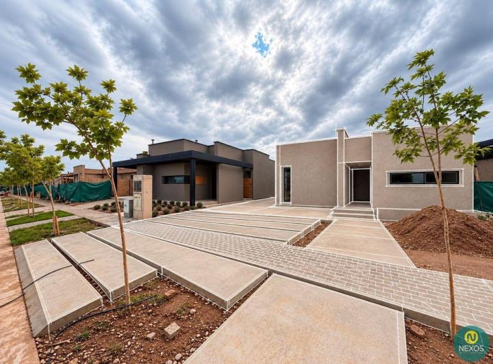Casa · 133m² · 8 Ambientes · 2 Cocheras