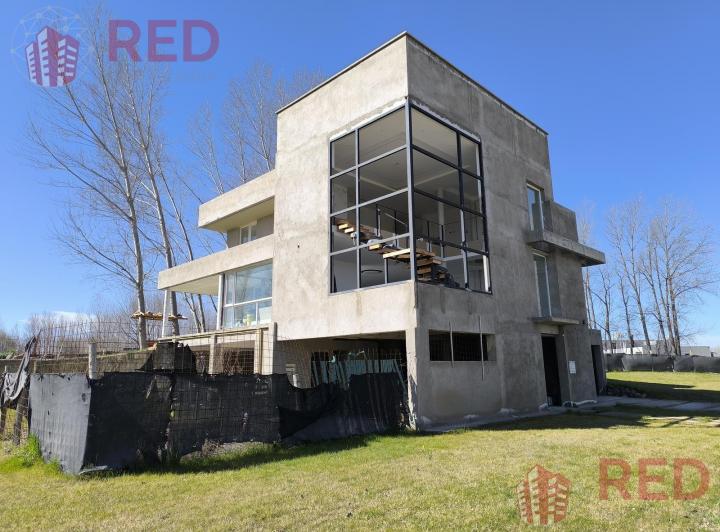 Casa · 536m² · 7 Ambientes · 3 Cocheras