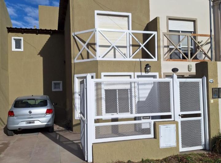 Casa · 80m² · 3 Ambientes · 1 Cochera