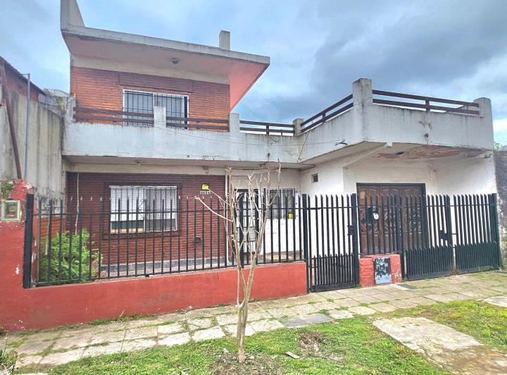 Casa · 170m² · 3 Ambientes · 4 Cocheras