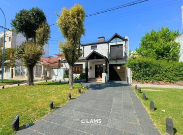 Casa · 210m² · 5 Ambientes · Alquiler Para Uso Comercial 24/36 Meses - Chalet de 5 Ambientes - Barrio San José