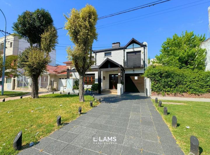 Casa · 210m² · 5 Ambientes