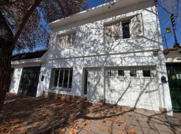 Casa · 196m² · 7 Ambientes · 1 Cochera · Casa en Quinta Seccion