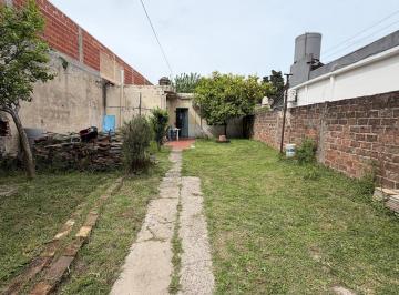 Casa · 50m² · 4 Ambientes · 1 Cochera · Casa en Santos Lugares