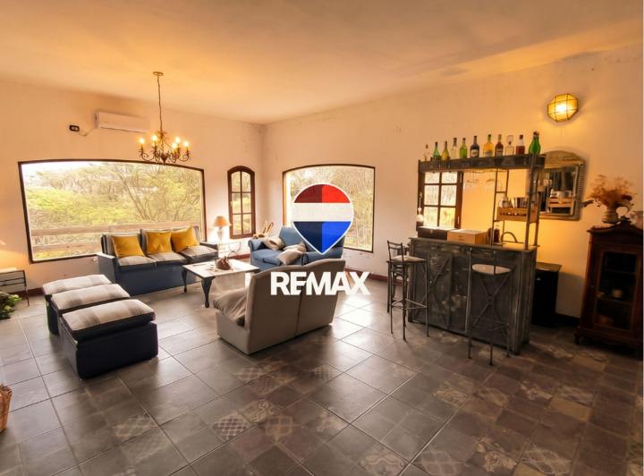 Casa · 400m² · 12 Ambientes · 2 Cocheras