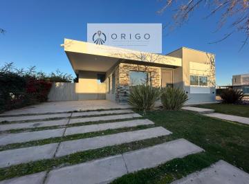 Casa · 249m² · 8 Ambientes · 2 Cocheras · Origo Negocios Inmobiliarios Alquila Casa a Estrenar en Rincon de Araoz