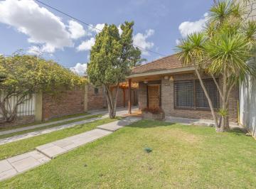 Casa · 120m² · 4 Ambientes · 2 Cocheras · Casa en Venta Claypole 4 Ambientes
