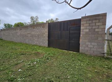 Quinta vacacional · 70m² · 2 Dormitorios · Venta Quinta Doble Lote - 2300 m² con Pileta