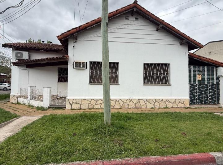 Casa · 4 Ambientes · 1 Cochera