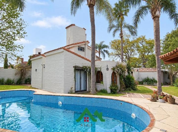 Casa · 330m² · 7 Ambientes · 2 Cocheras