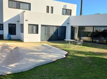 Casa de 6 ambientes, Córdoba · Imponente Casa en Venta, Oportunidad Unica!