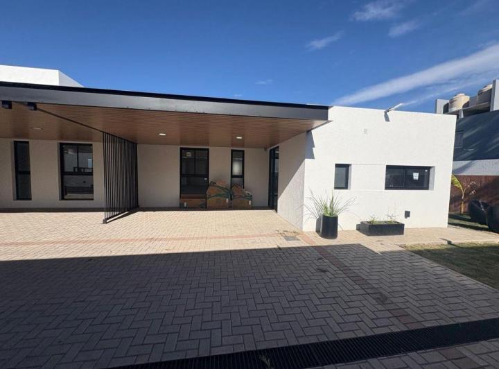 Casa · 90m² · 6 Ambientes · 1 Cochera
