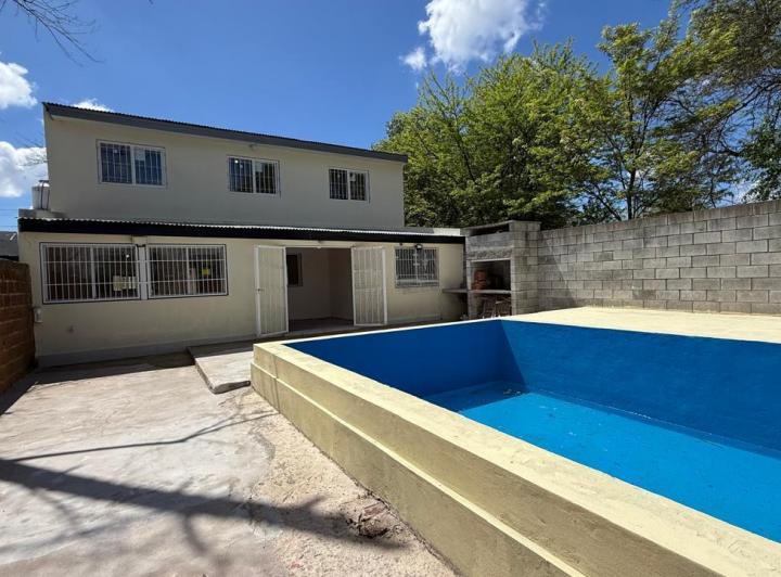 Casa · 280m² · 6 Ambientes · 3 Cocheras
