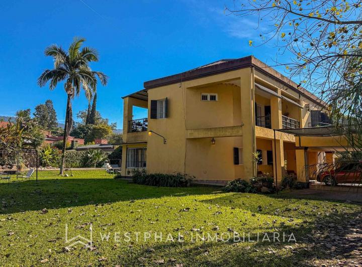 Casa · 331m² · 7 Ambientes · 3 Cocheras