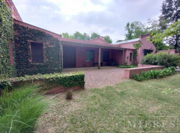 Casa · 330m² · 6 Ambientes
