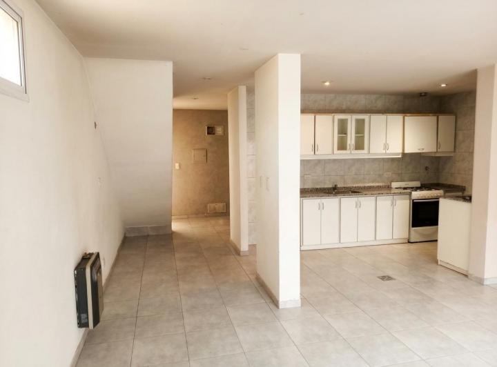 Casa · 104m² · 4 Ambientes · 2 Cocheras