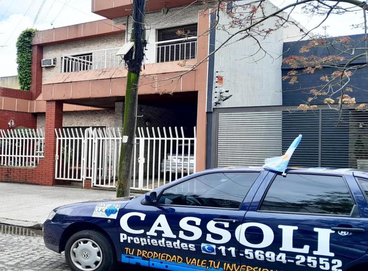 Casa · 337m² · 5 Ambientes · 2 Cocheras