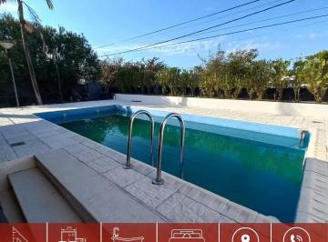 Casa · 317m² · 4 Ambientes · 4 Cocheras · Hermosa Casa Zona Carrefour