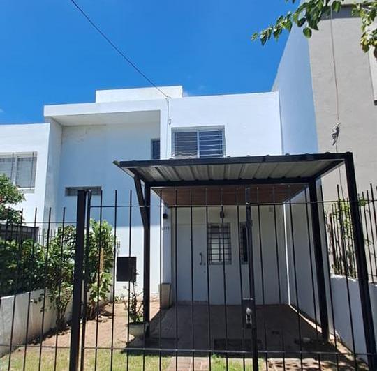 Casa · 100m² · 3 Ambientes · 1 Cochera