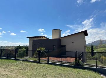 Casa · 240m² · 6 Ambientes · 4 Cocheras · Venta: Casa Amoblada en Villa Giardino