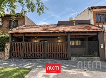 Casa · 170m² · 5 Dormitorios · 1 Cochera · Casa en Venta en Llavallol