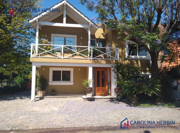 Casa · 345m² · 7 Ambientes · 3 Cocheras
