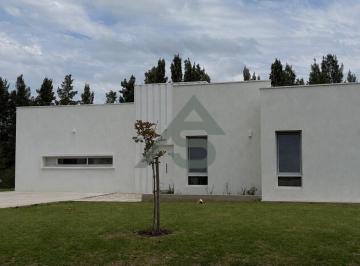 Casa · 117m² · 4 Ambientes · 4 Cocheras · Casa en Venta Barrio Matisse - Cardales