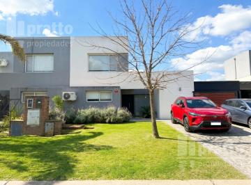 Casa · 100m² · 3 Dormitorios · 3 Cocheras · Muy Linda Casa en Venta!