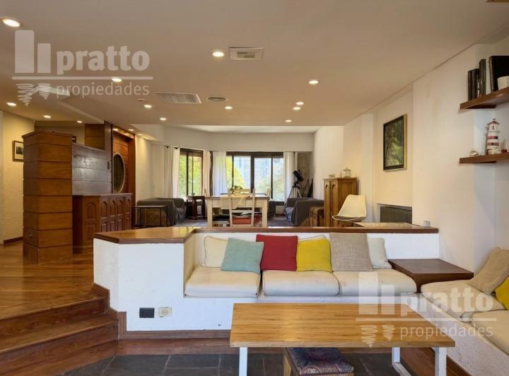 Casa · 312m² · 7 Ambientes · 3 Cocheras