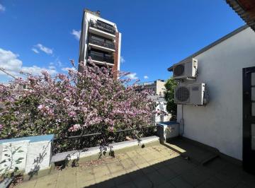 PH · 260m² · 4 Ambientes · PH de Uso Comercial, con Terraza, Patio y Mucha Luz