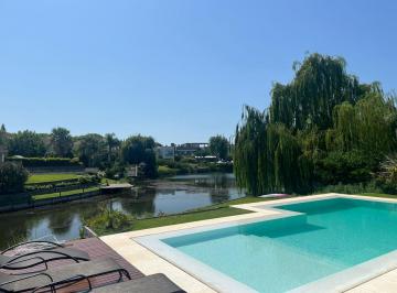 Casa · 398m² · 4 Dormitorios · 2 Cocheras · Impecable Casa con 4 Suite Al Lago en Alquiler Anual en Los Castores - Nordelta