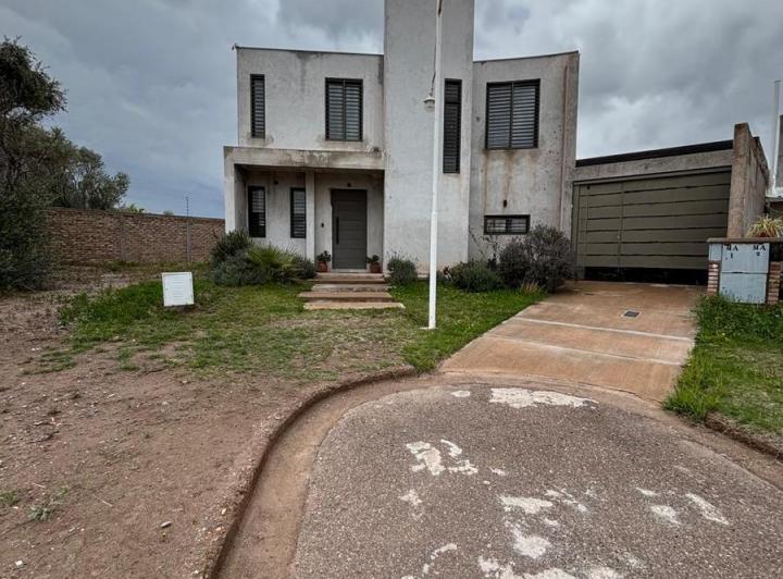 Casa · 164m² · 5 Ambientes · 1 Cochera