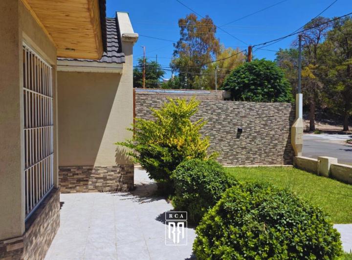 Casa · 141m² · 5 Ambientes · 2 Cocheras