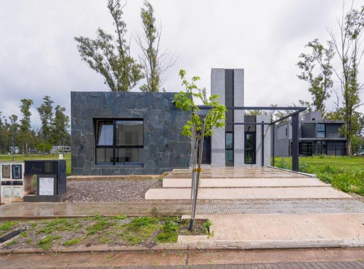 Casa · 120m² · 4 Ambientes · 2 Cocheras