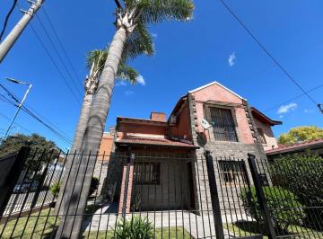 Casa · 218m² · 5 Ambientes · 2 Cocheras · Venta Casa 5 Ambientes Garin con Pileta y Cochera
