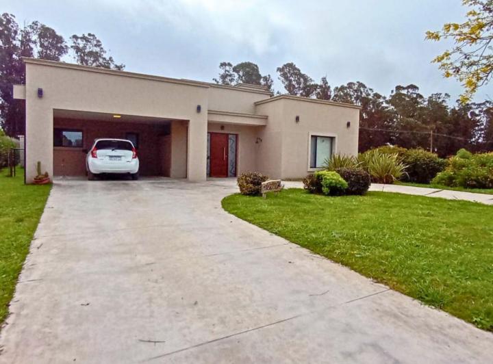 Casa · 180m² · 3 Ambientes · 1 Cochera