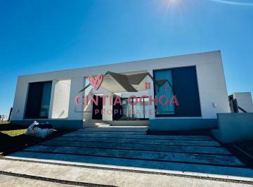 Casa · 137m² · 4 Ambientes · 4 Cocheras · Casa en Alquiler de 4 Ambientes en Santa Clara Al Sur, Canning San Vicente con Pileta