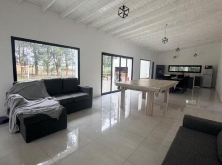 Casa · 120m² · 3 Ambientes · 4 Cocheras