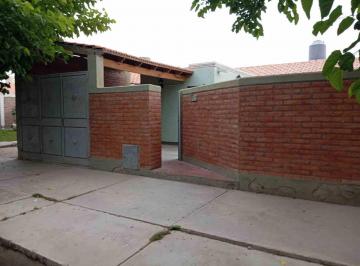 Casa · 78m² · 4 Ambientes · 1 Cochera · Casa de 3 Dorm.. B° Ceramista 2. Pocito