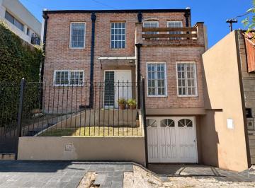 Casa de 4 ambientes, Quilmes · Casa 4 Ambientes con Patio y Cochera en Bernal Apta Crédito