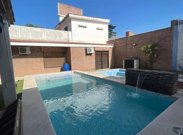 Casa · 247m² · 7 Ambientes · 4 Cocheras