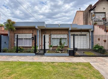 Casa · 180m² · 4 Ambientes · 1 Cochera · Casa Venta en Ituzaingó Norte 4 Ambientres