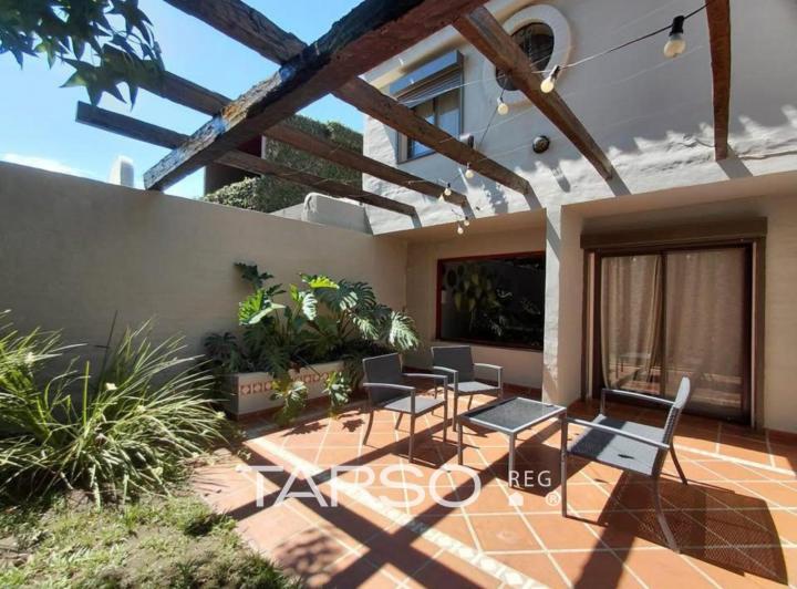 Casa · 331m² · 8 Ambientes · 2 Cocheras