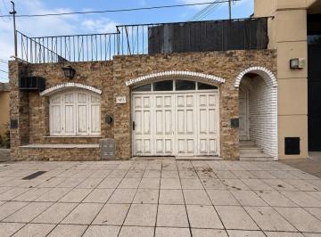 Casa · 273m² · 5 Ambientes · 1 Cochera · Casa en Casilda