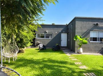 Casa · 90m² · 4 Ambientes · 2 Cocheras · Casa en Venta con Pileta y Dos Dorm.