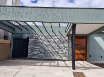 Casa · 152m² · 3 Ambientes · 2 Cocheras · Casa en Barrio Portillo de Terrada