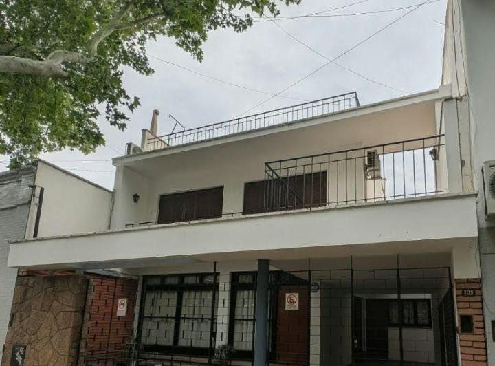 Casa · 162m² · 10 Ambientes · 1 Cochera