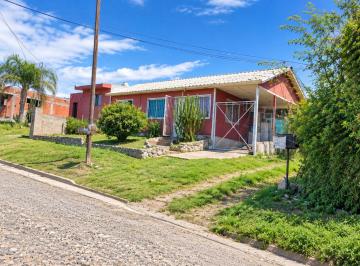 Casa · 60m² · 8 Ambientes · 2 Cocheras · Lote con Dos Viviendas Prefabricadas en Saldán